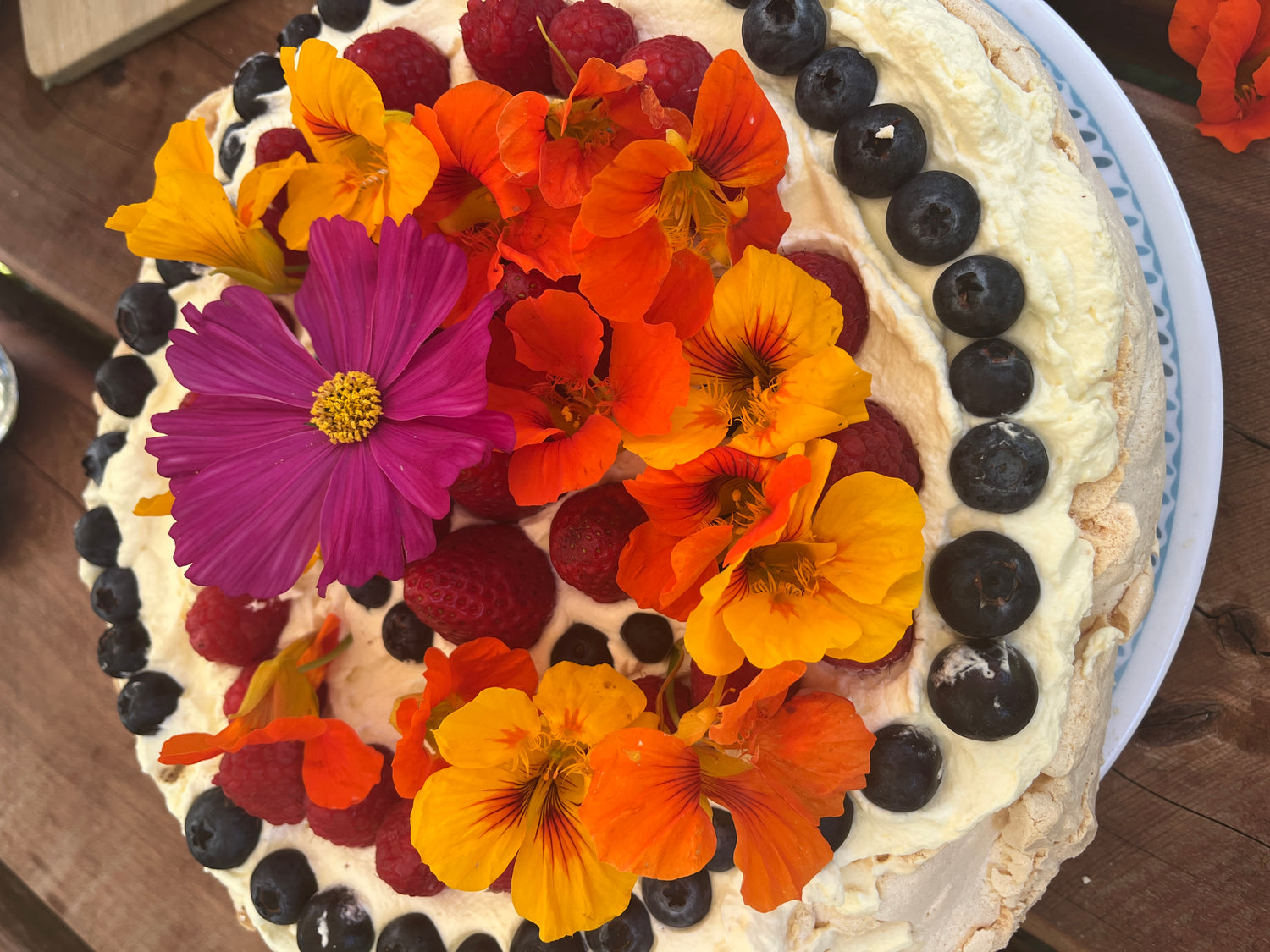 FARMERS' STORE SUMMER PAVLOVA