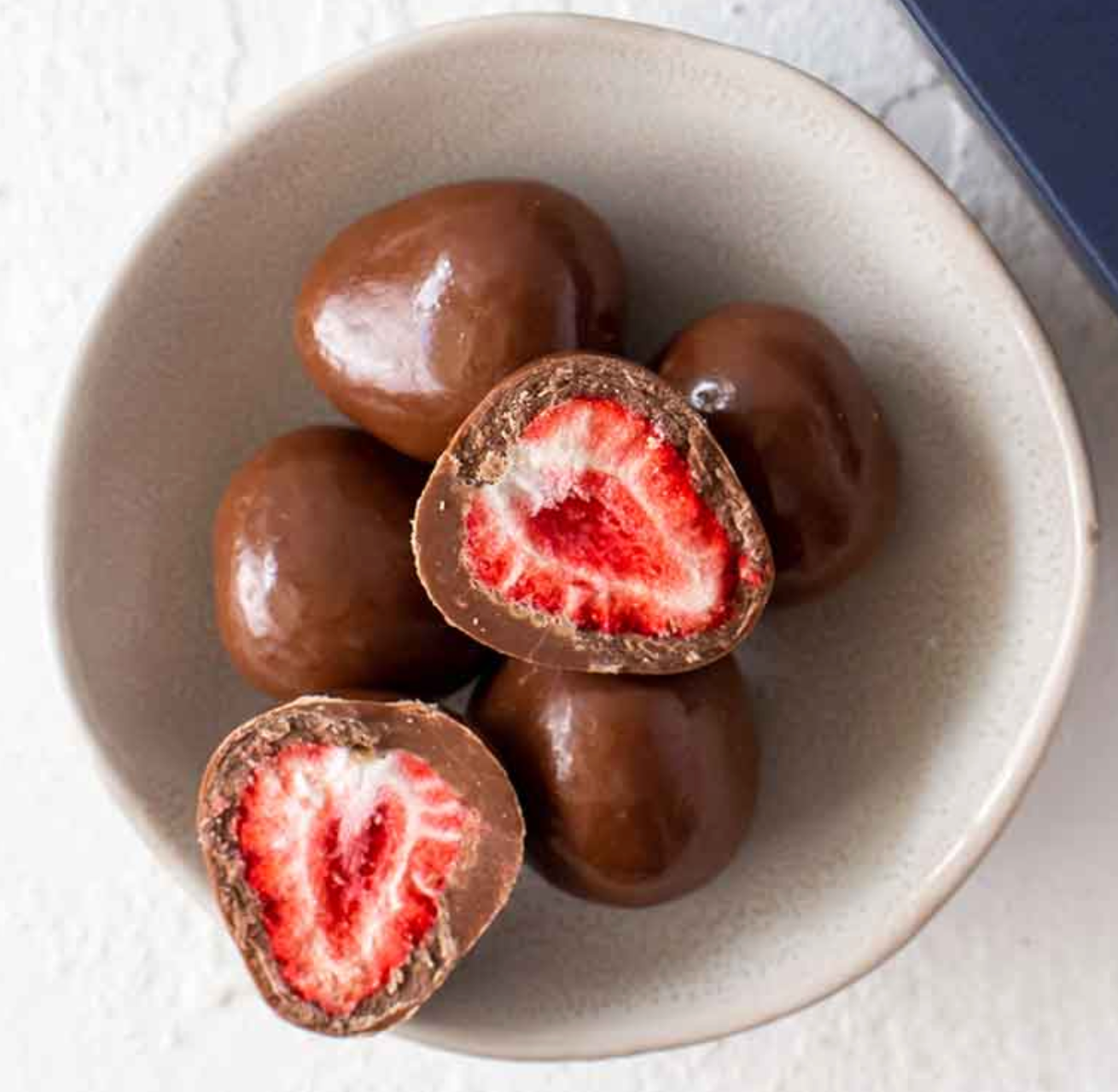 Pink Pet Nat & Organic Choc Covered Strawberries Gift Hamper