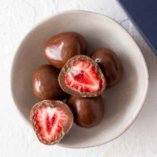 Organic Milk Chocolate Strawberries 100g - Organic Times